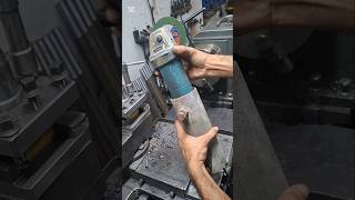 cutting trick on lathe #mechanical #engineering #shorts #diy #project #iron #tools #lathe #cutting