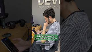 Programador procurando uma playlist #programação  #developer #desenvolvedor