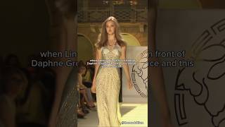 when Lindsey Wixson fell in front of Daphne Groeneveld at Versace show #shorts #fashion #runway
