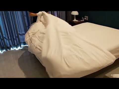 The Fastest Way South Korean Style Bed Making : Half Fold Method - Take4
