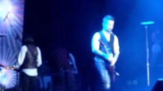"keep teasin' til someone gets pissed" and guitar tech. banter. David Cook