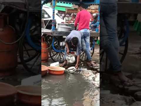 Mumbai STREET FOOD. HOW THEY ARE PLAYING WITH OUR HEALTH.