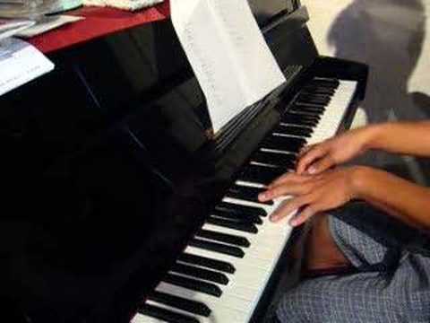 Tachi plays Jay Chou's Tui Hou (退后) on the piano! (Karaoke)