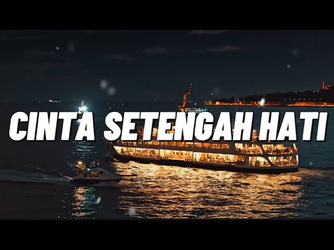 Cinta Setengah Hati - Papinka (Lirik Video)