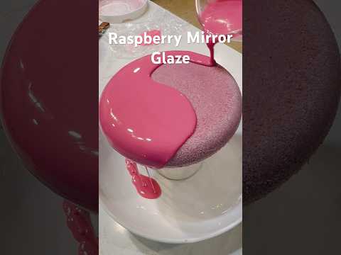 Easy mirror glaze recipe in comments! 👇🏻🍓 #entremet #mirrorglaze #mirrorglazecake
