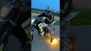 Motorbike Sparks in the City 🌆 #UrbanStunts