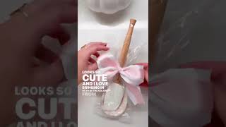 How to turn a spatula into a gift idea! ✨ This gift idea would be so cute for any Christmas bakers