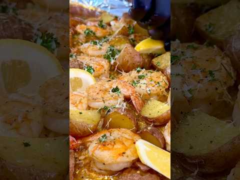 Garlic Parmesan Roasted Shrimp And Potatoes #shrimp #seafood #seafoodboil #recipe #cooking #shorts