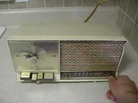 Tube Type General Electric AM Clock Radio 1950's