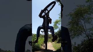 cycle badly crashed #shorts #youtube #ytshorts #viralshorts #cycle #cycleshorts #stunt #stuntshorts
