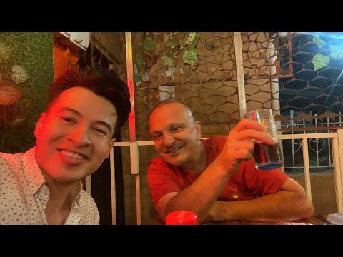 Felices celebrando lanzamiento, El Mono Betancur y Alejandro Londoño