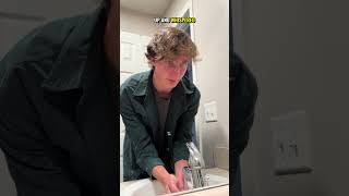 what to do when the phone falls in water #phonetipsandtricks  #waterdamage   #lifehacks  #techfixes