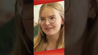 Teacher reveals her salary to her students | stern TV