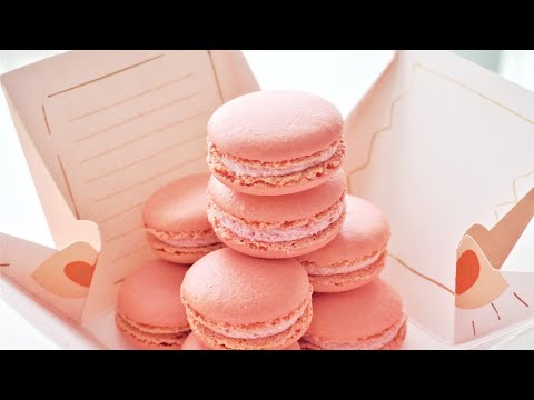Strawberry Macarons - French Macarons