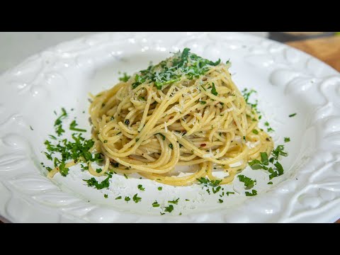 Simple SPAGHETTI AGLIO  E OLIO recipe | How to  make a simple pasta