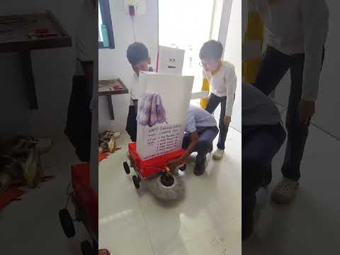 Class 5 students made a cleaning robot. #music #robotics #science ##roblox