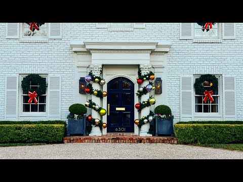 Chic Christmas Peek home tour with Daley Bennett
