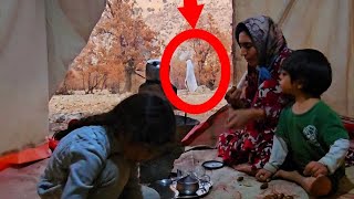 “😱😱 The Terrifying Secret of the Camera: A Spirit Passing by Farida’s Tent”