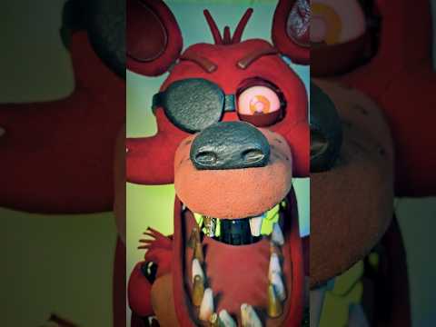 I made Foxy, now it’s stuck singing this stupid song 🗣#fivenightsatfreddys #fnaf #animatronics