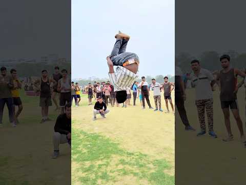 AMAZING TALENT😭 KE LIYE EK LIKE TO BANTA HAI🙏//STUNT SHORTS VIDEO#talentedboystunt #flipjump