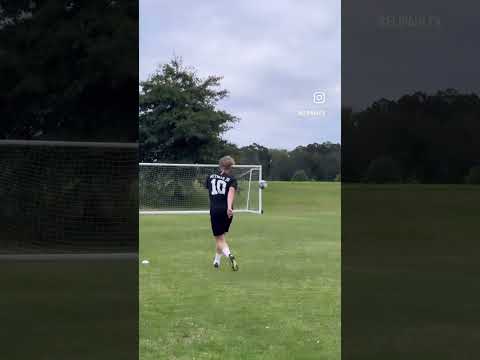 Kid SCORES AN INSANE TOP BINS FINISH🔥 #goals #footballskills #viral