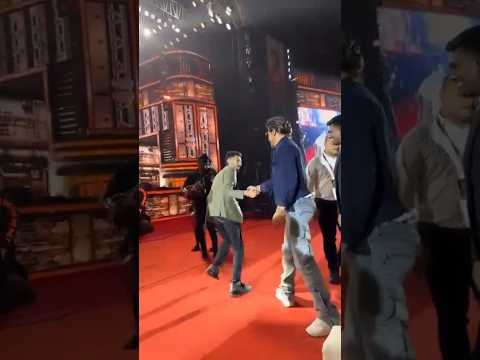 Sharukhan and anirudh dancing on stage #anirudh #sharukhkhan #atlee #srk #jawan #shorts #ytshorts