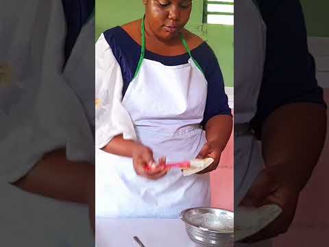 How to wrap samosa #food #sauce #samosa