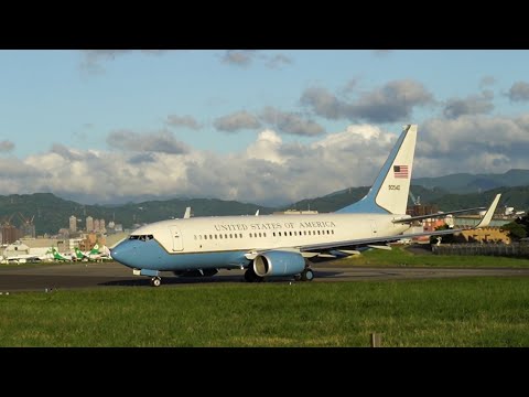 SPAR19 PELOSI special plane USAF Boeing (C-40C) Landing at TAIPEI SONGSHAN AIRPORT(TSA/RCSS)