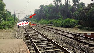 Railway Gangman Show Red Flag And Told Stop The train