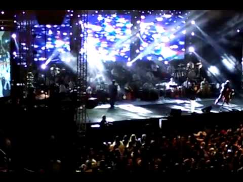Sonu Nigam singing Tumko Paya hai (Main agar kahu)