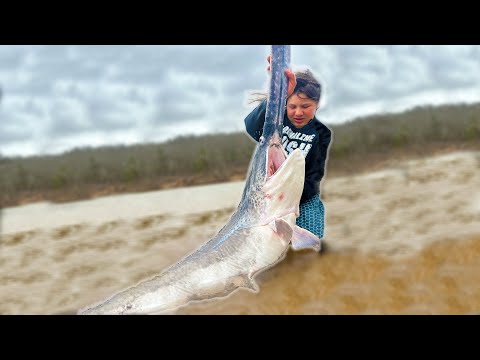 SCOUTING FOR FLAIR. PADDLEFISH SNAGGING!