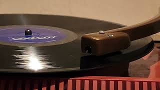 Electrohome Steelman Series 4D-17 Portable Record Player. Playing with 78 RPM Shellac