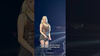 rose forgot to dance while talking to fans #blackpink #rosé