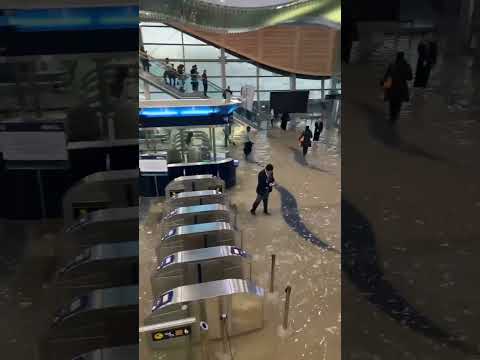 Today, Dubai is experiencing heavy rainfall.