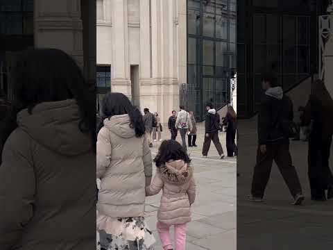 A great day to stroll in Trafalgar Square, London. #UKLife #lifeabroad #londonlife