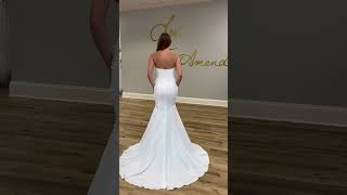 This chic wedding gown! Would you say yes? #chicbride #weddingdress #fitteddress #bridaldress ￼