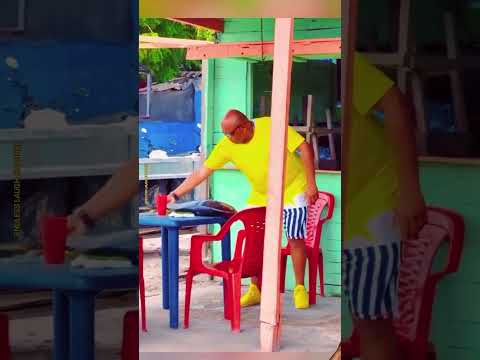 " A man Hilarious Mistake: Changing the Customer’s Dish Gone Wrong! 😂🍽️"
