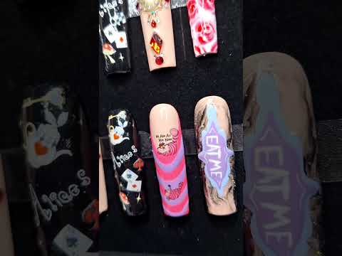 🎃🖤 Spooky Season is Here! 🖤🎃Step up your Halloween look with custom Ditchy Designs Press-On Nails