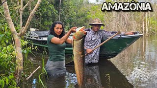 WILD FISHING in the FLOODED FOREST, MANY FISH and WILD ANIMALS IN THE AMAZON