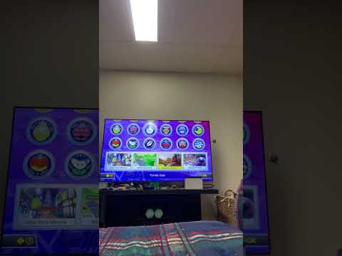 I play Mario kart (warning this video contains weird like crap )￼