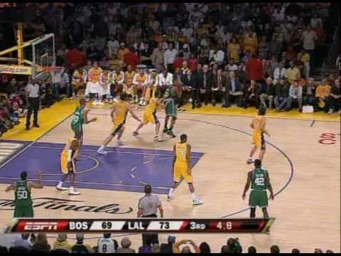 PJ Brown Dunks on Kobe Bryant