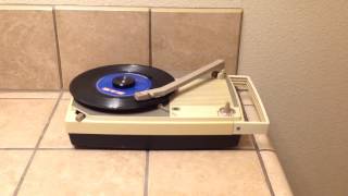 Singer Portable Record Player. Model HE-2200. 45 & 33-1/3 RPM.