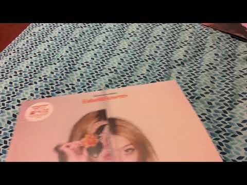 beabadoobee / Fake It Flowers urban outfitters vinyl (Unboxing)