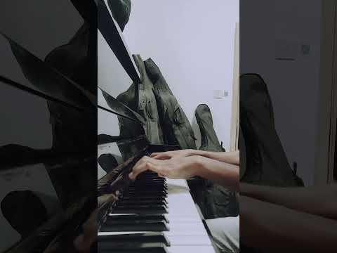 Crazy left hand! Chopin Nocturne Op. 27 No. 1