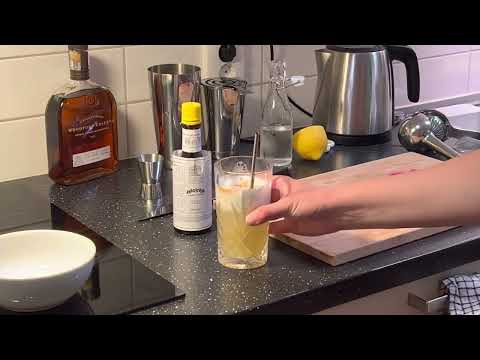 Whisky Fizz - Adding Angostura Bitter