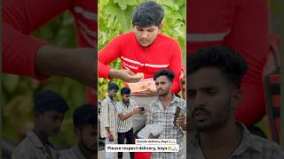 Respect delivery Boys￼🥹🙏 #emotional #humanity #deliveryboy #helping #food #fakepeople #viralvideo