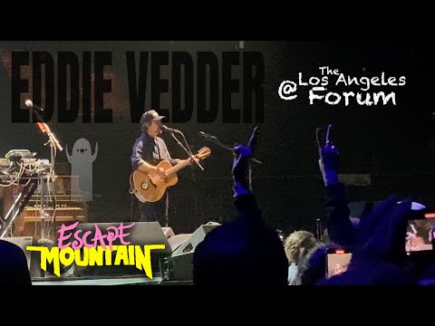 Eddie Vedder Live cover of Wildflowers Tom Petty before the Pearl Jam show (May 7th Los Angeles, CA)