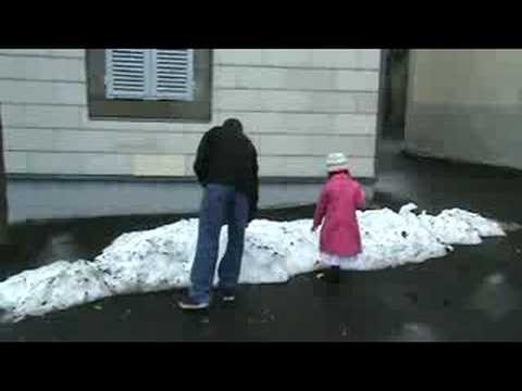 Snowball Fight in Egliseneuve, D'entraigues