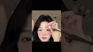 Blush Placement Tips: How to Apply Blush Using Hand Positioning