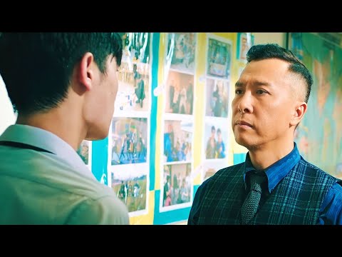Students Don't Realise Their Teacher Is A Kung Fu Master
